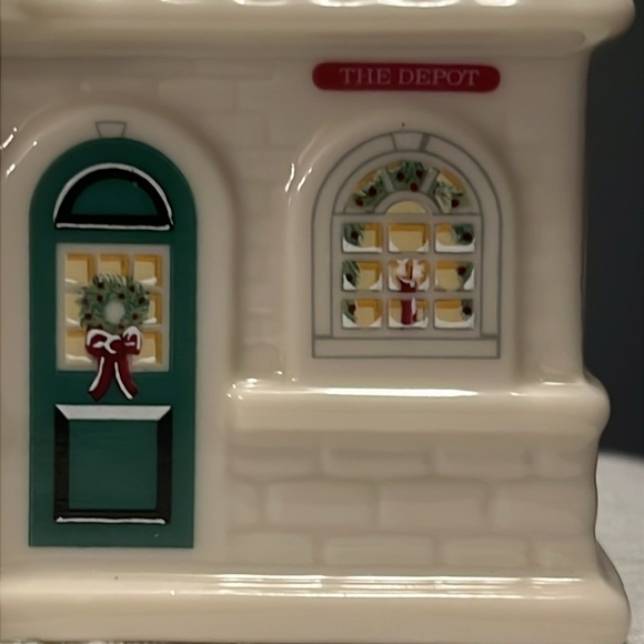 Vintage Lenox Holiday Village Collection Train Station 1992 "Lenox Station" NWT - Picture 7 of 15